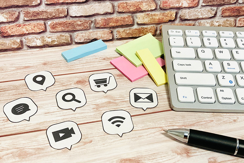 広告業務及び広告代理業